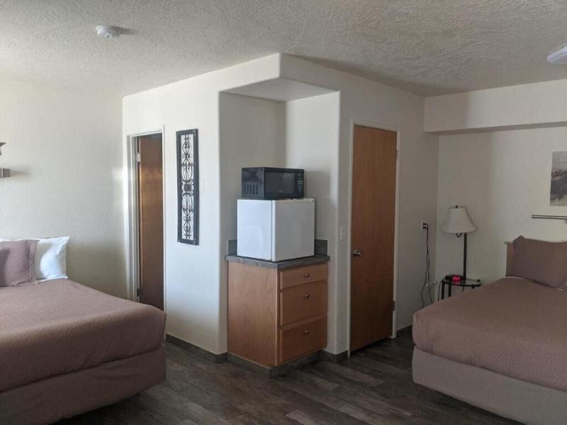 Little Daisy Motel image