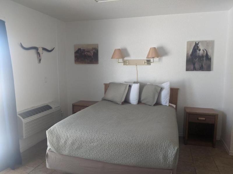 Little Daisy Motel image