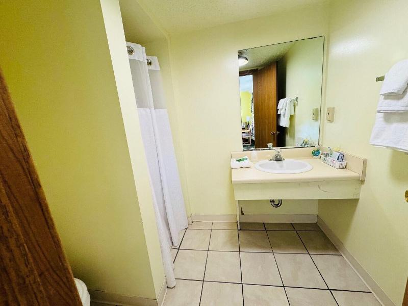 Quality Lodge image