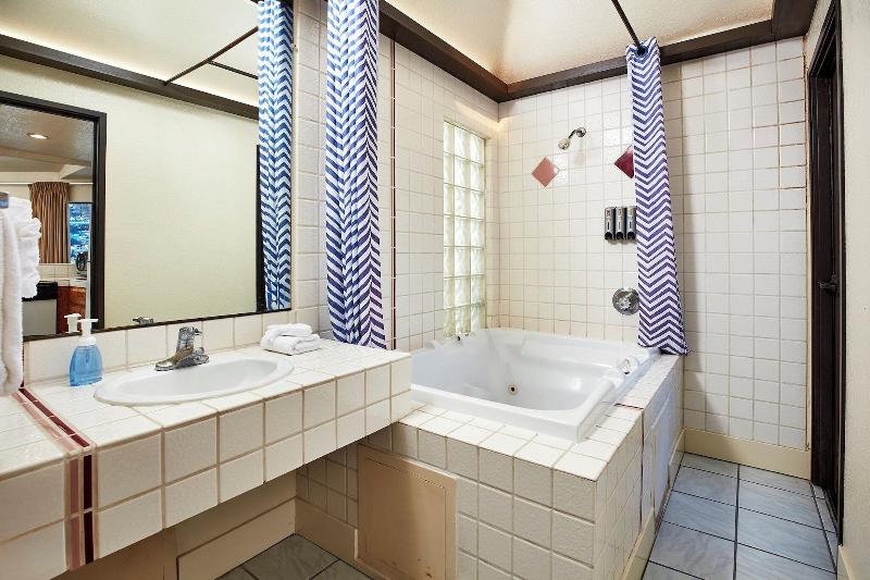 Seaport Village Inn Avalon image