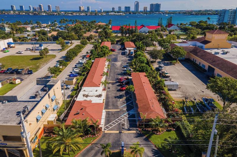 Travel Inn Of Riviera Beach image
