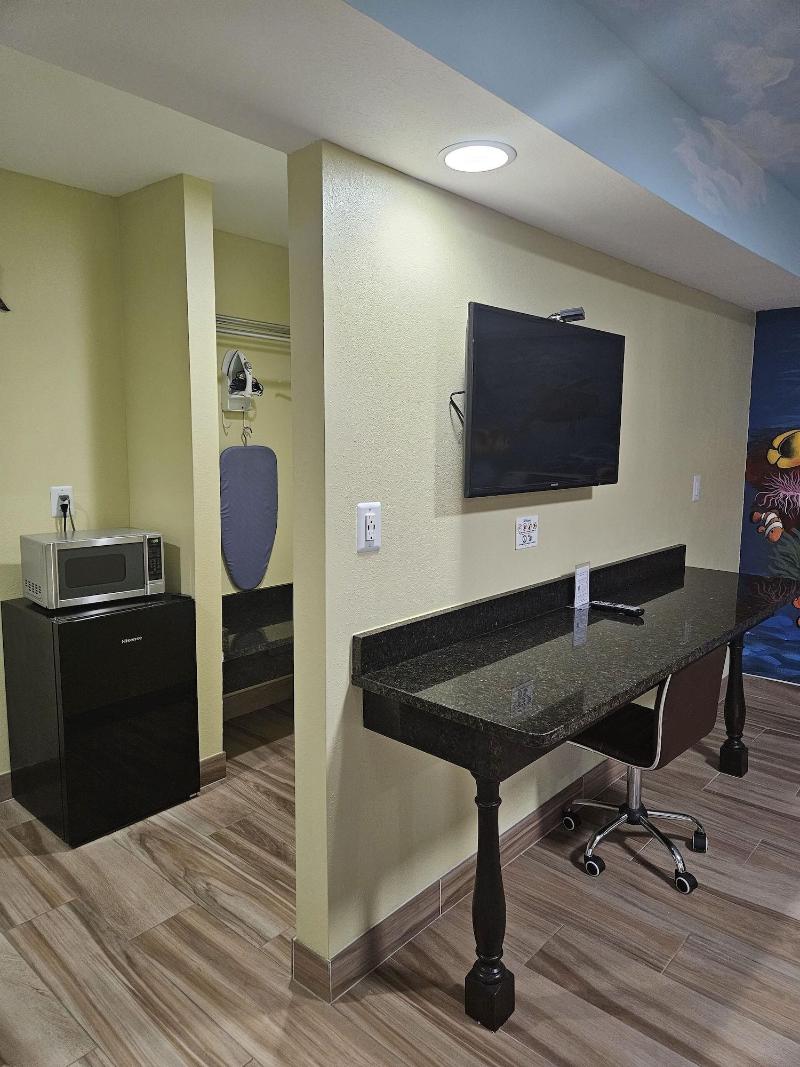 Travel Inn Of Riviera Beach image