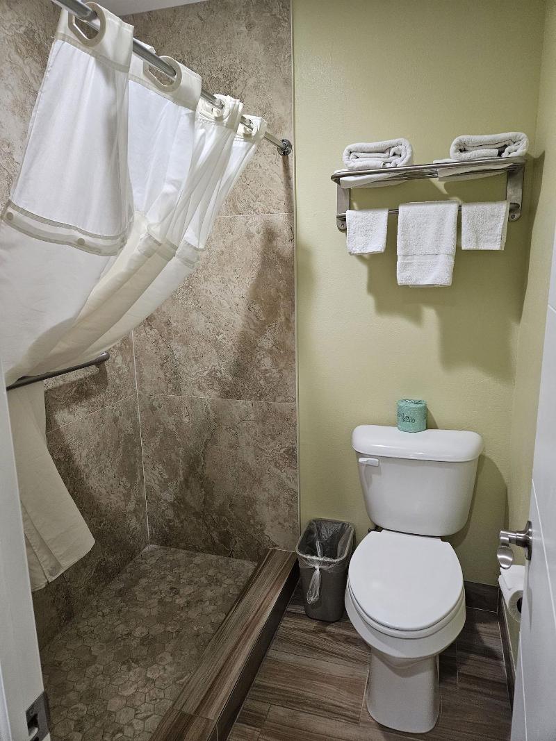 Travel Inn Of Riviera Beach image