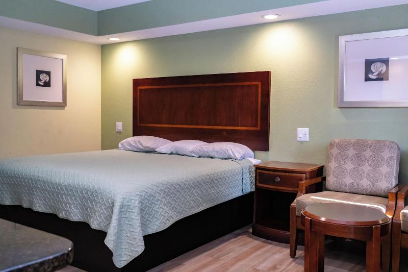 Travel Inn Of Riviera Beach image