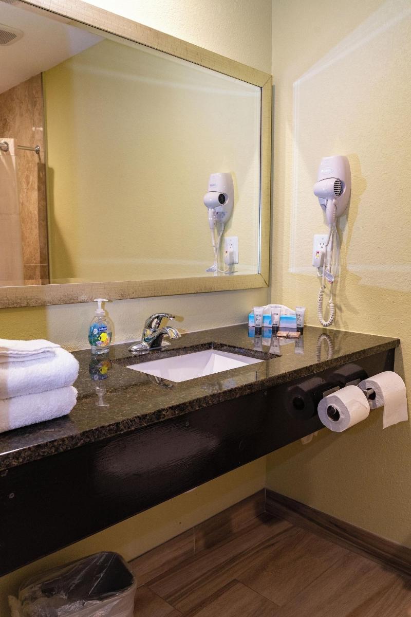 Travel Inn Of Riviera Beach image