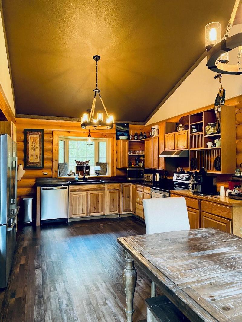 Meandering Moose Lodging image