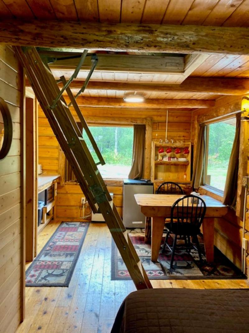 Meandering Moose Lodging image