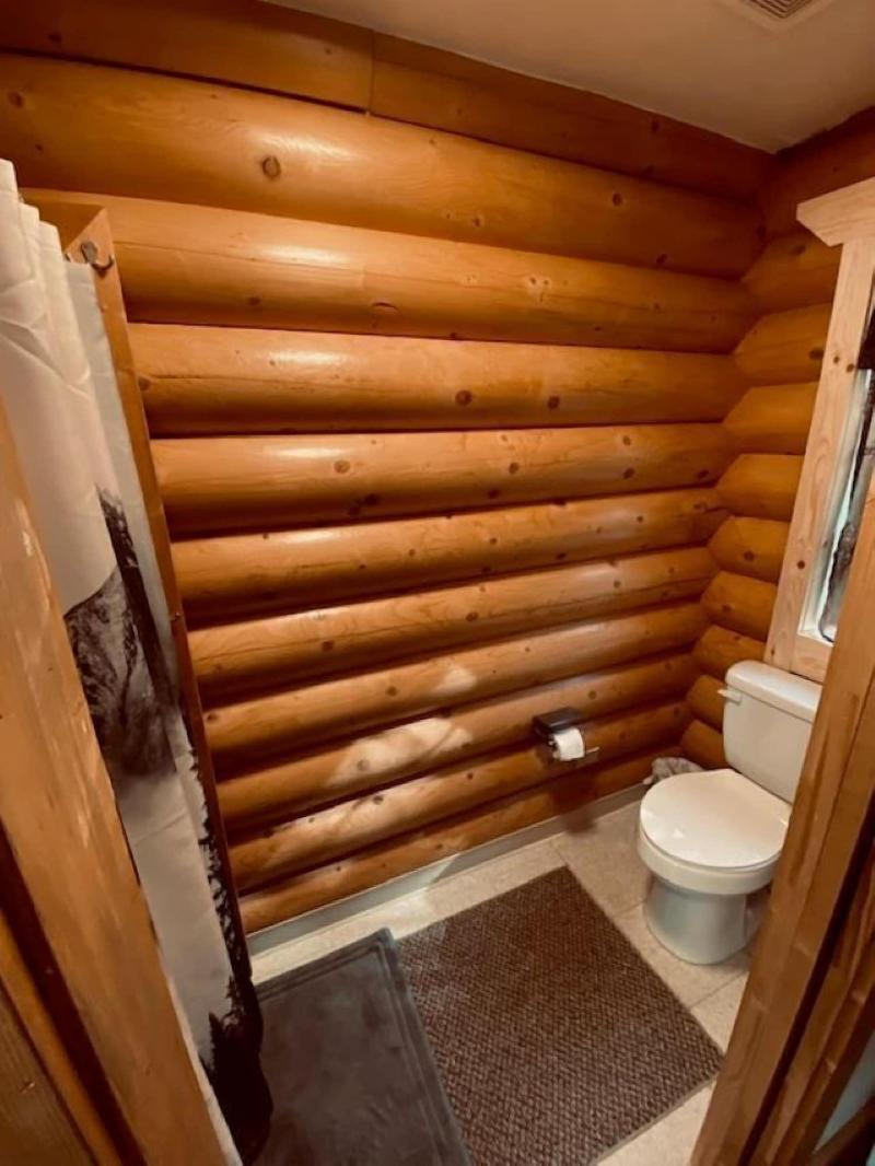 Meandering Moose Lodging image