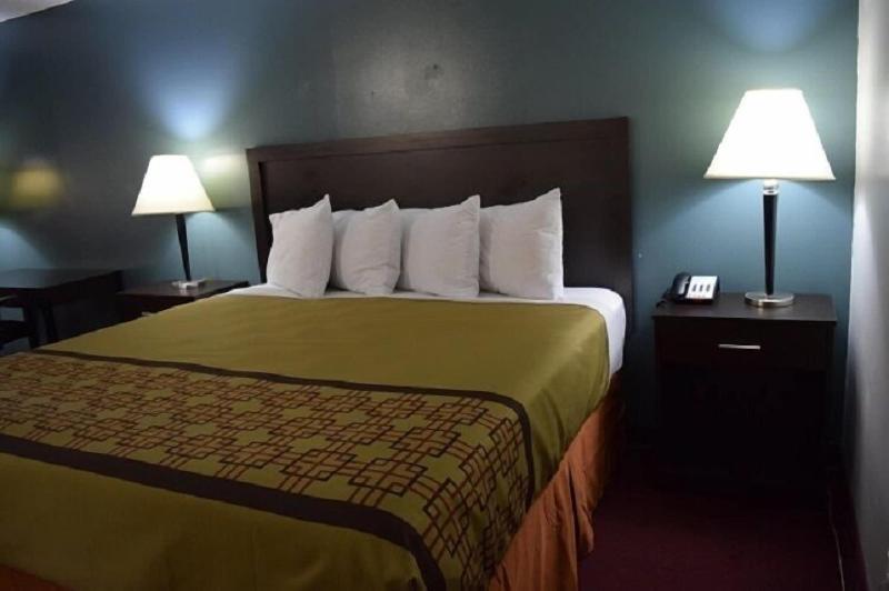 Snelling Motel image