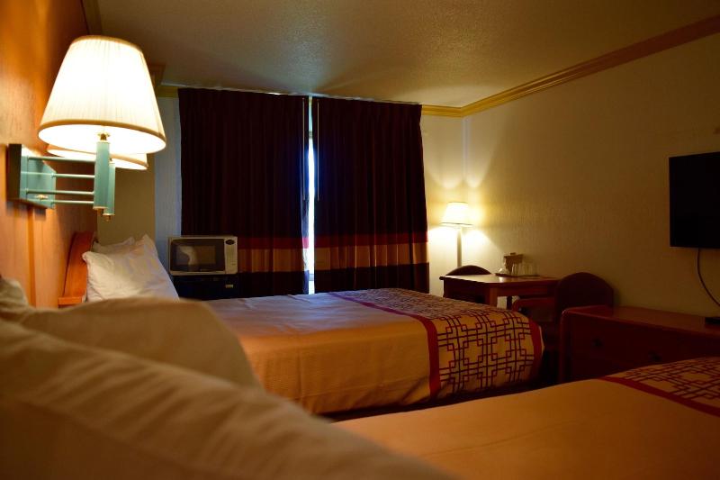 Snelling Motel image