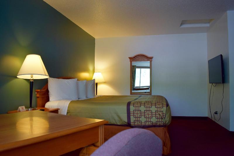 Snelling Motel image