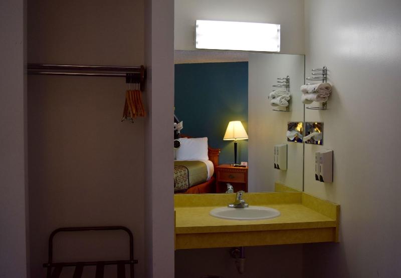 Snelling Motel image