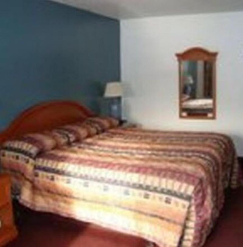 Snelling Motel image
