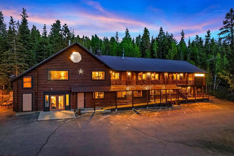 Duck Creek Village Inn image
