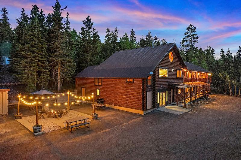 Duck Creek Village Inn image