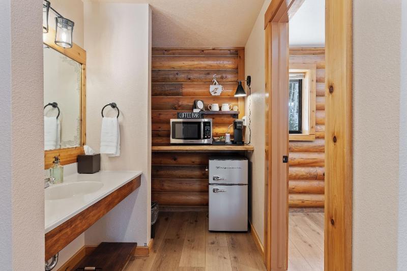 Duck Creek Village Inn image