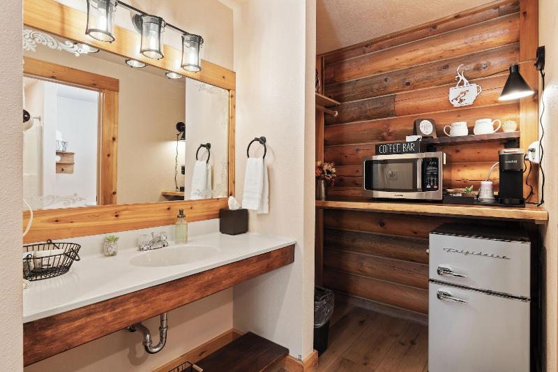Duck Creek Village Inn image