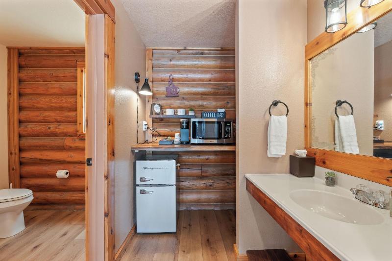 Duck Creek Village Inn image