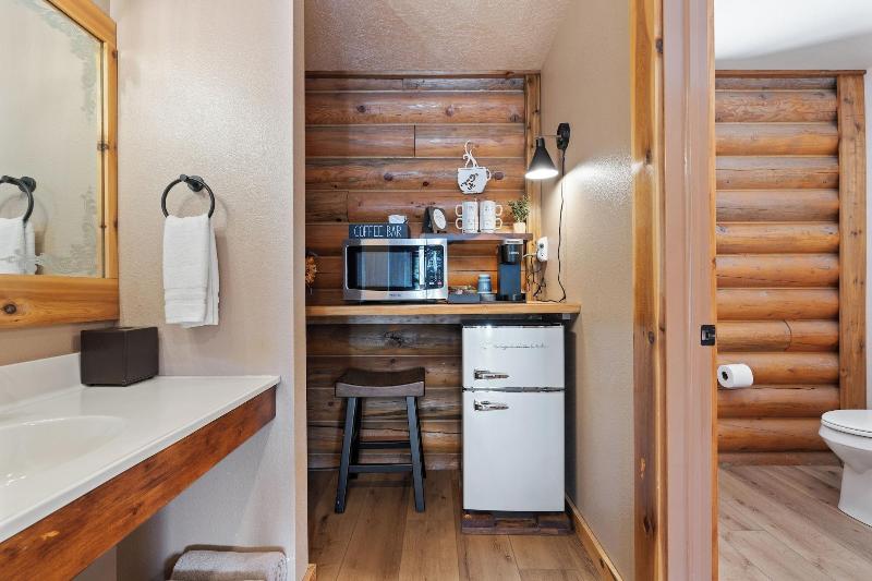 Duck Creek Village Inn image