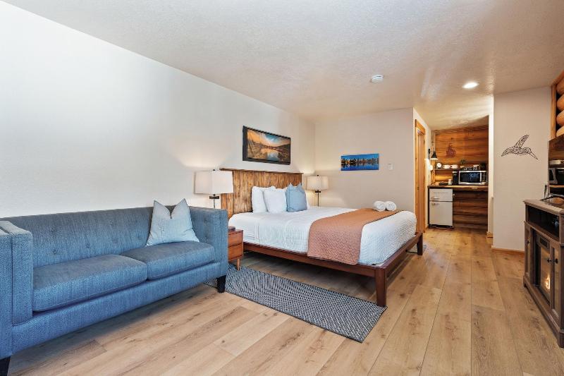 Duck Creek Village Inn image