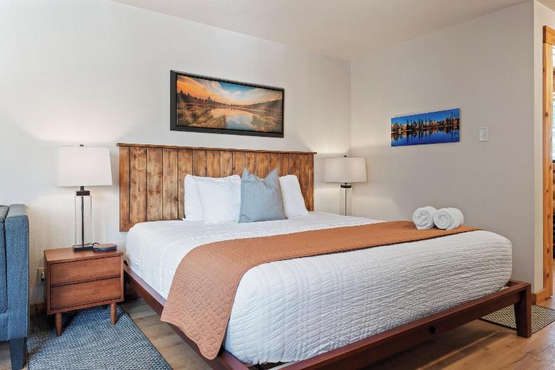 Duck Creek Village Inn image