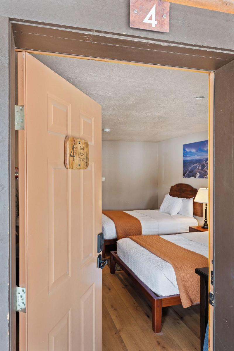 Duck Creek Village Inn image