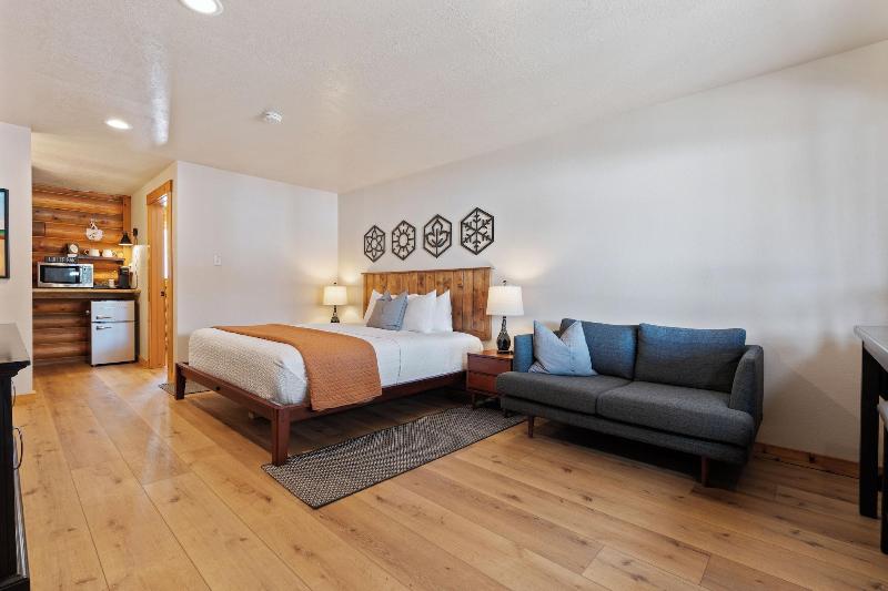 Duck Creek Village Inn image