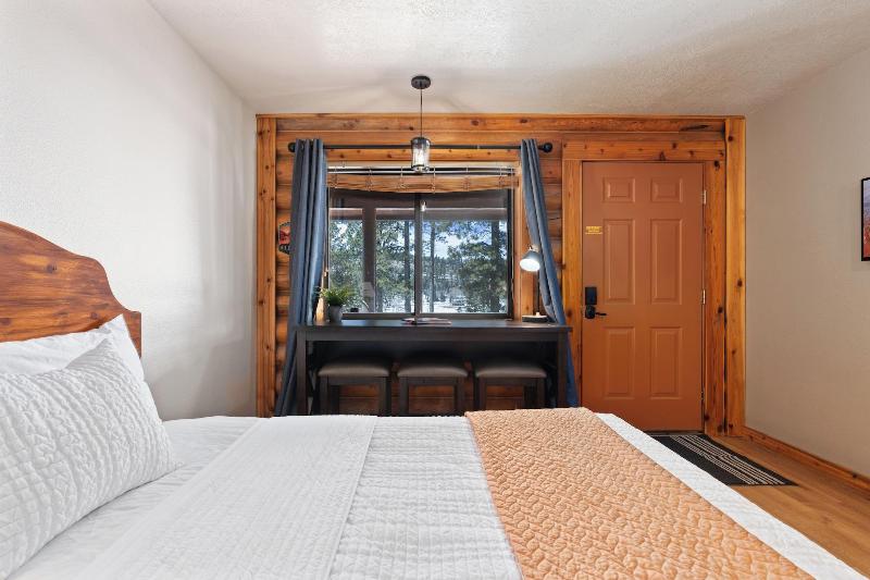 Duck Creek Village Inn image