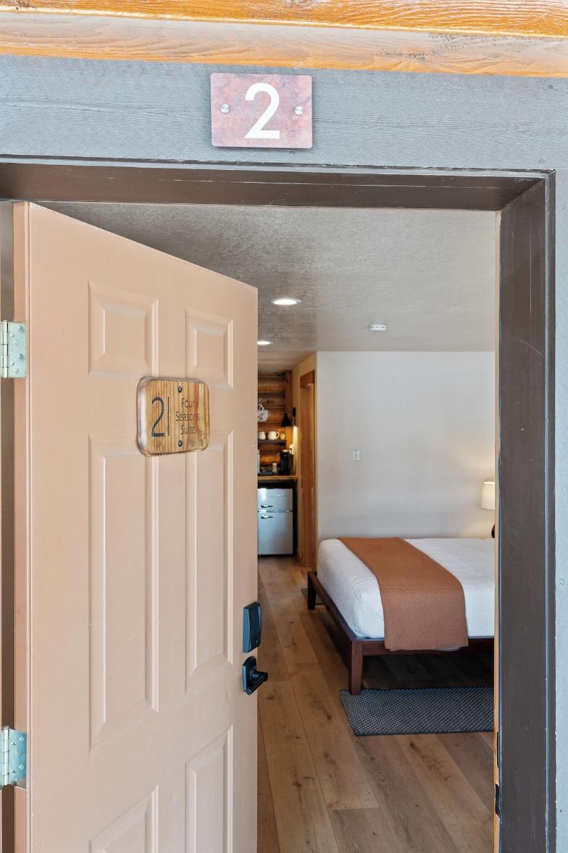 Duck Creek Village Inn image