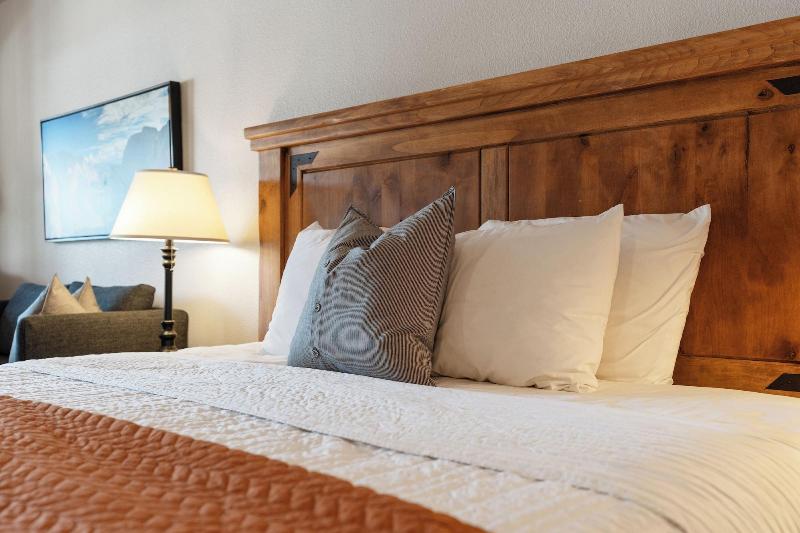 Duck Creek Village Inn image