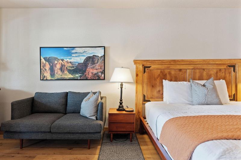 Duck Creek Village Inn image