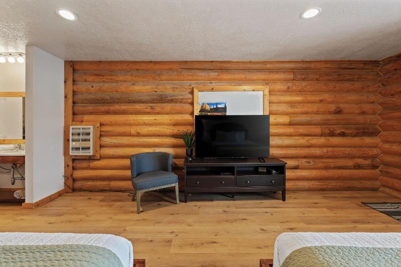 Duck Creek Village Inn image