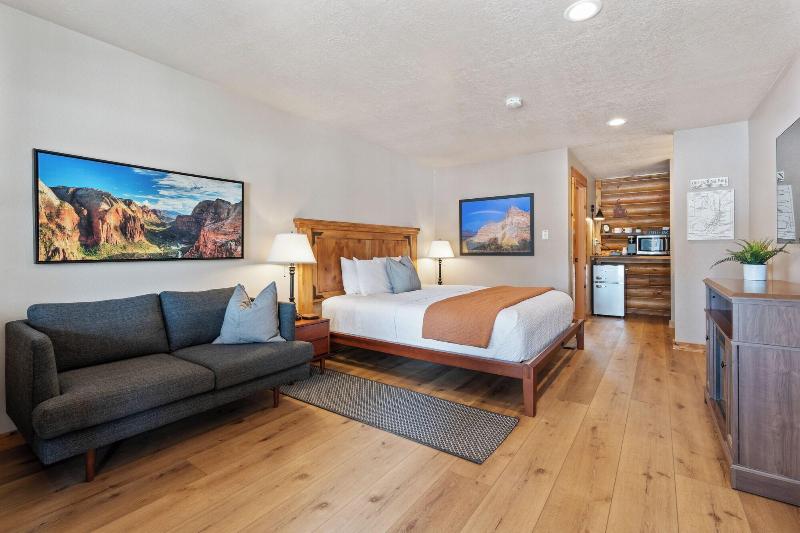 Duck Creek Village Inn image