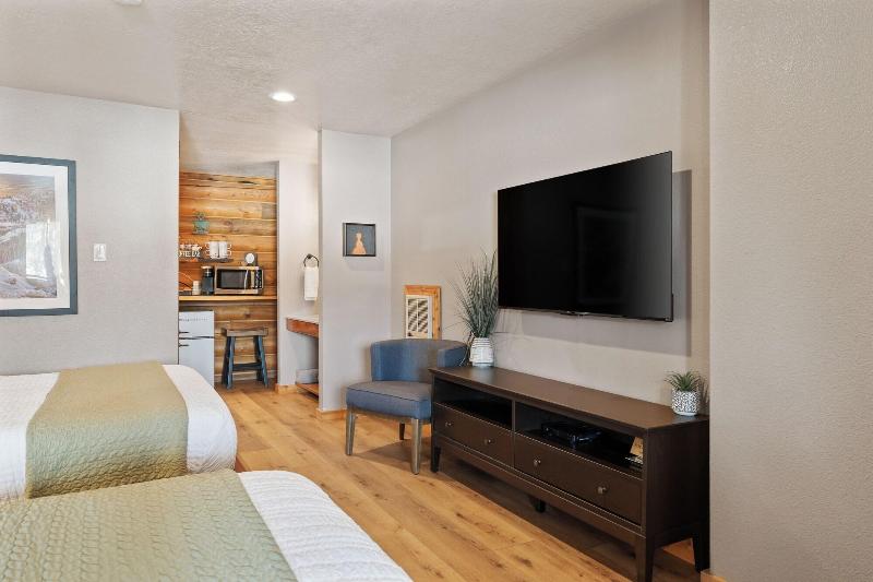 Duck Creek Village Inn image
