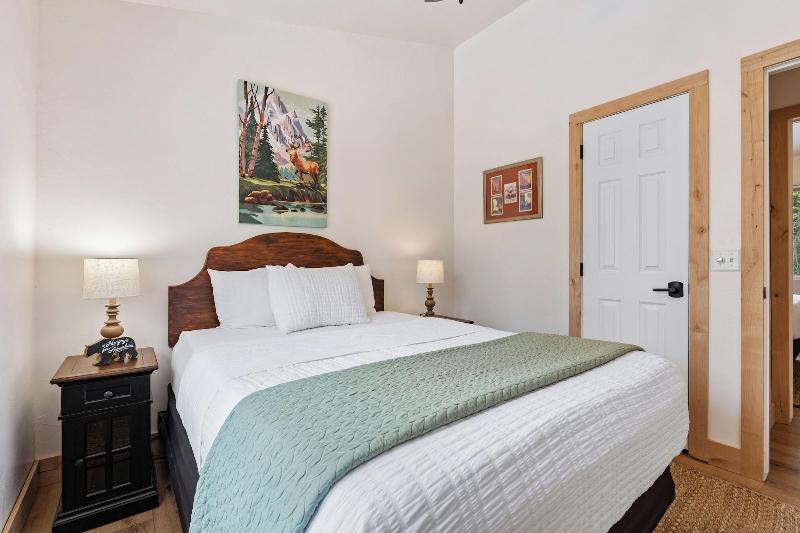 Duck Creek Village Inn image