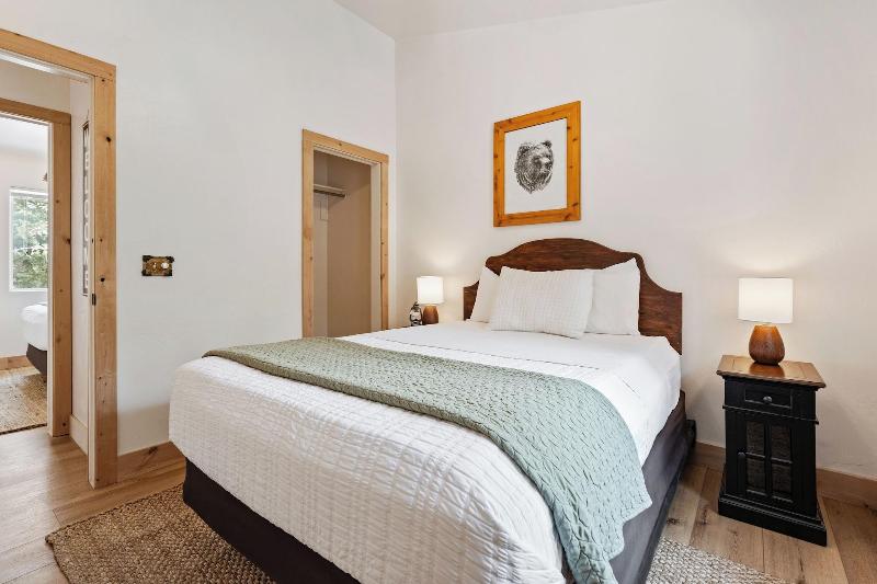 Duck Creek Village Inn image