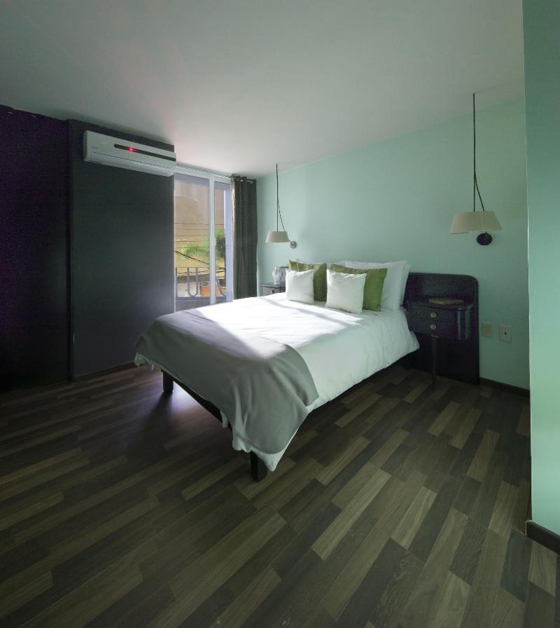 Lusitania Suites image