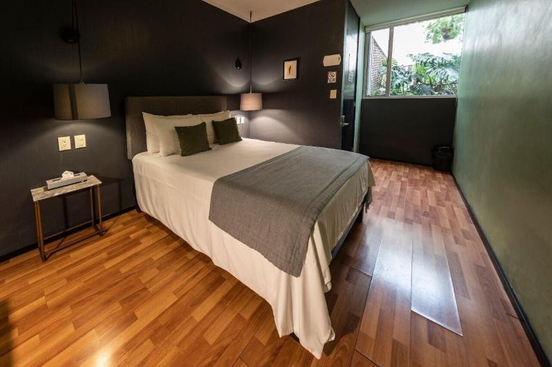 Lusitania Suites image