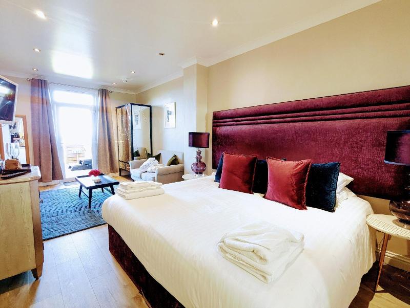 Bayswell Park Hotel image