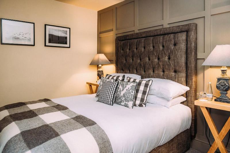 Assherton Arms image