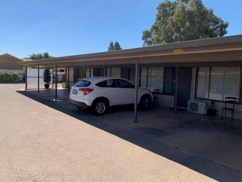 Vineland Motel — general view