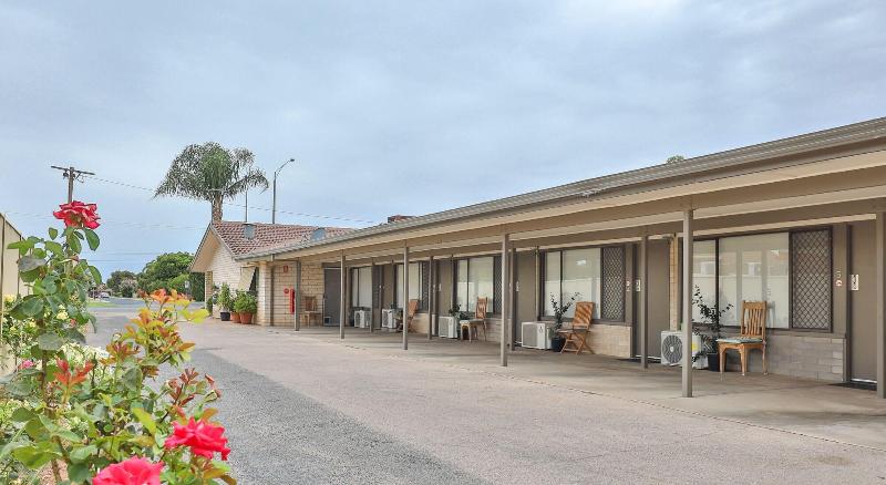 Vineland Motel — general view