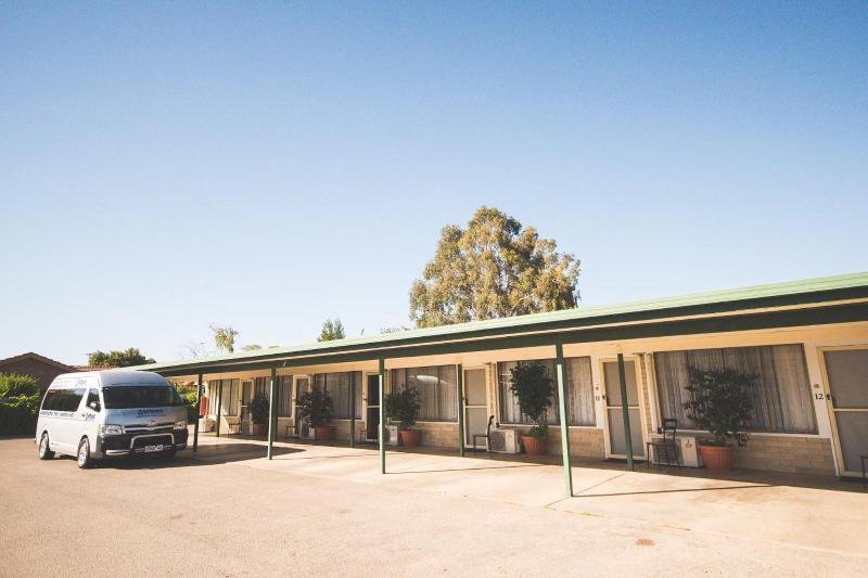 Vineland Motel — general view