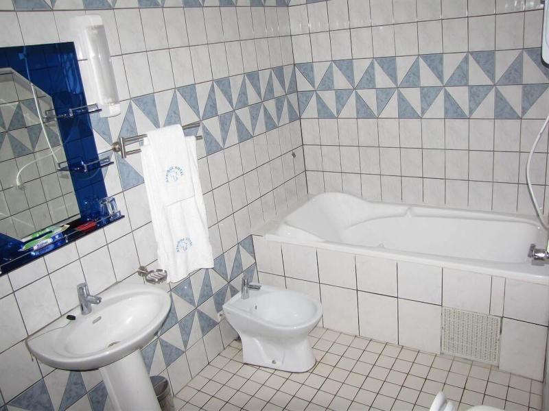 Afrique Hotel Douala Airport image