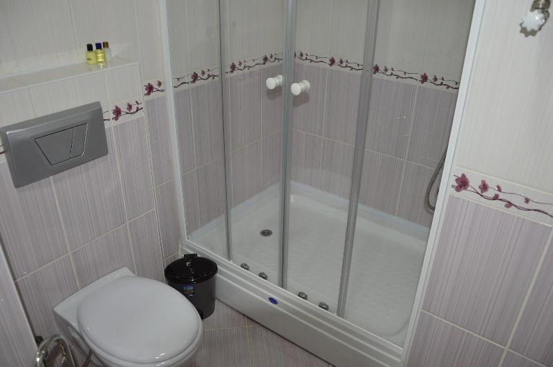 Deluxe Double room (full double bed)