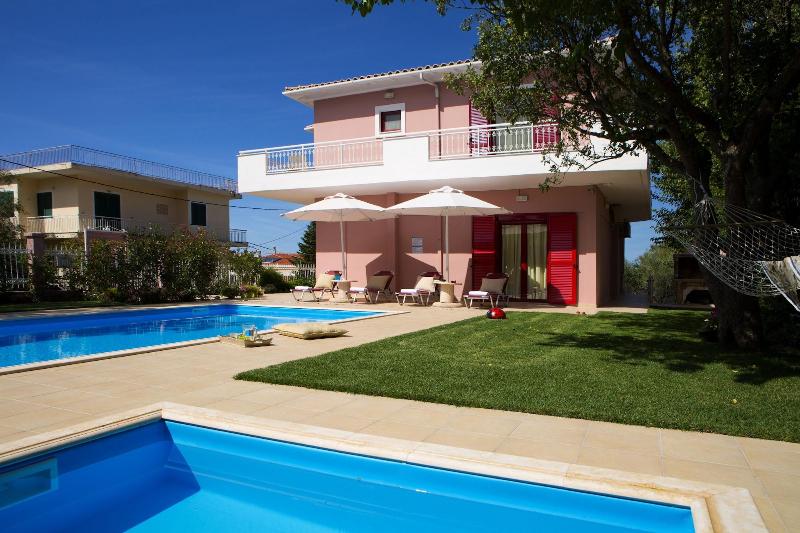 Exanthia Villas image