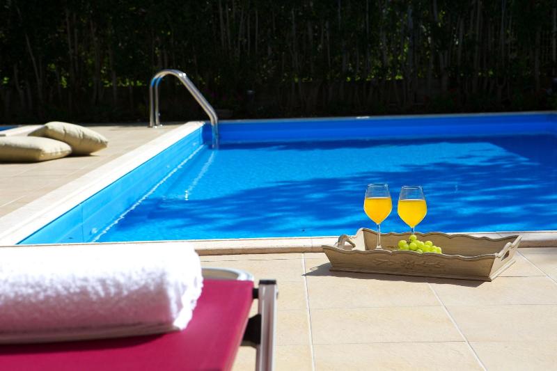 Exanthia Villas image