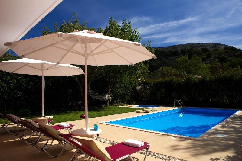 Exanthia Villas image