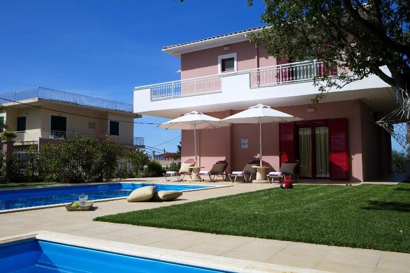 Exanthia Villas image