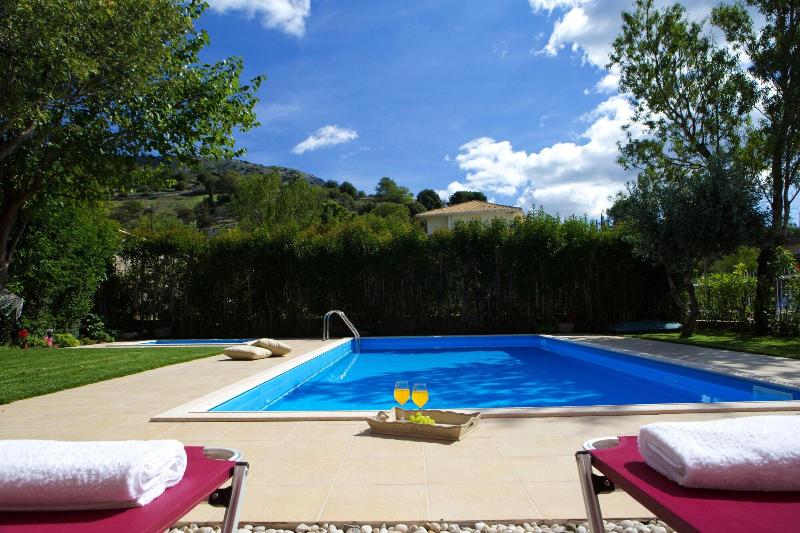 Exanthia Villas image